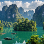 le parc national de khao sok, véritable trésor naturel à découvrir ! découvrez la faune et la flore exceptionnelles de ce joyau de la nature en thaïlande.