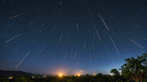 assistez à la spectaculaire pluie de météores à phitsanulok, un spectacle céleste éblouissant à ne pas manquer !