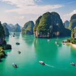 découvrez les paysages époustouflants, les îles éblouissantes et l'hospitalité chaleureuse de la baie de phang nga, un joyau de la thaïlande. ne manquez pas l'occasion d'explorer ses grottes, ses falaises calcaires et ses eaux cristallines lors de votre prochain voyage.